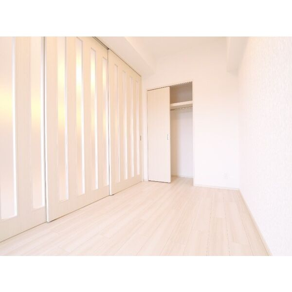 プレジオ西中島ASIANの洋室