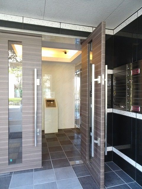 ヌーベルメゾンヤマヤのエントランス