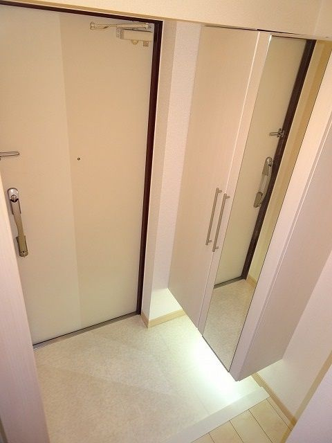 ヌーベルメゾンヤマヤの玄関