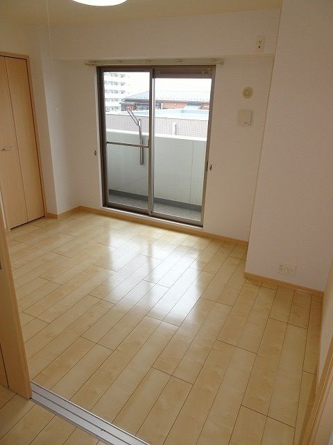 ヌーベルメゾンヤマヤの居間・リビング