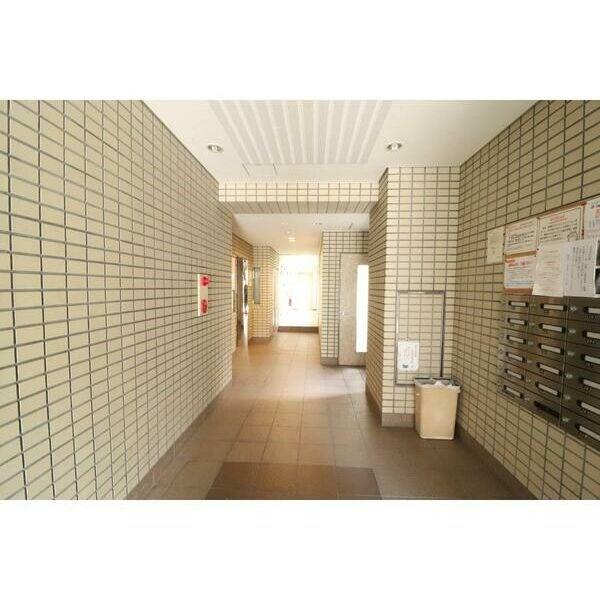 神戸市東灘区田中町１丁目の賃貸マンションのエントランス