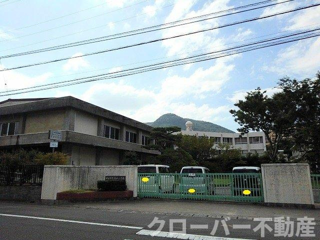 ラブリーフレンドＢの周辺|坂出市立府中小学校まで2300m
