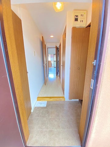 カーサ・デ・ゼント西宮北口の玄関