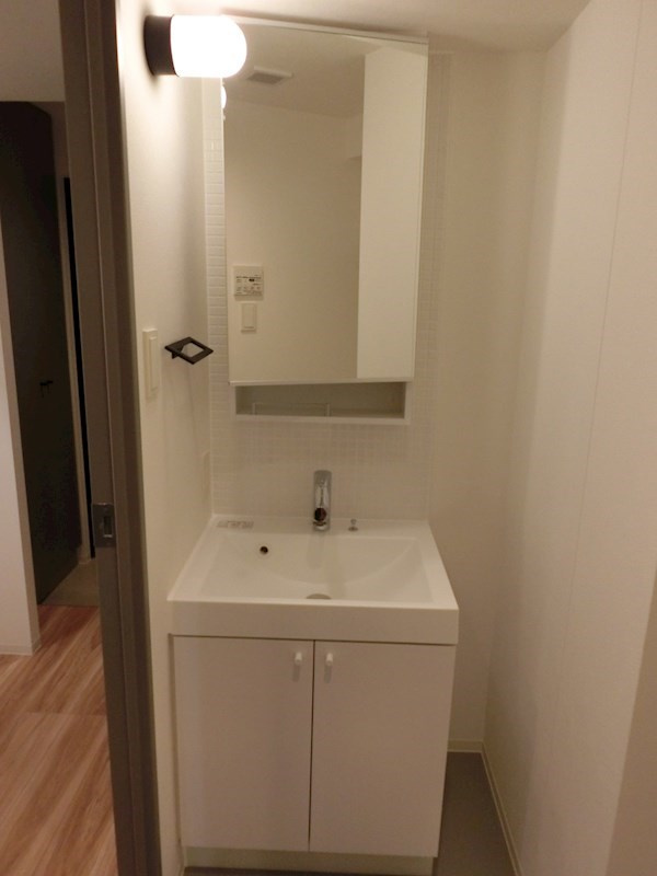 新品家具付きマンション宮川町1(KaGood神奈川)の洗面所