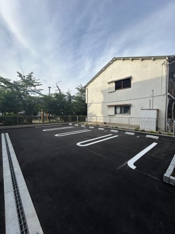 ヒカルサ尼崎神崎町の駐車場
