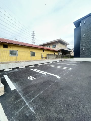 リヴァーサイド　ヴィラの駐車場
