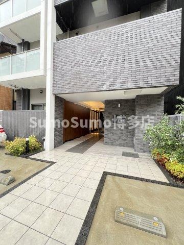 ピタゴラ箱崎のエントランス