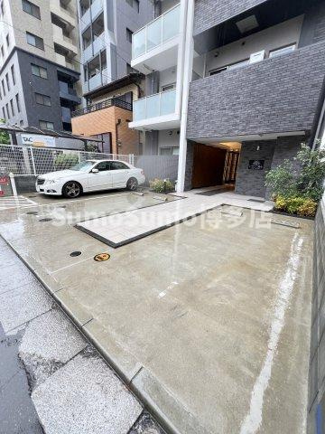 ピタゴラ箱崎の駐車場