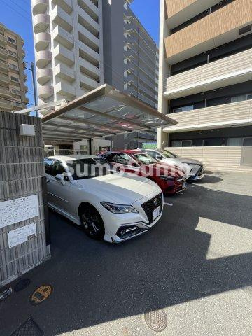 アーヴェンス吉塚の駐車場