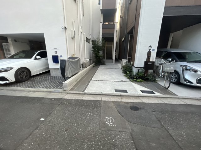 板橋区稲荷台　戸建の駐車場