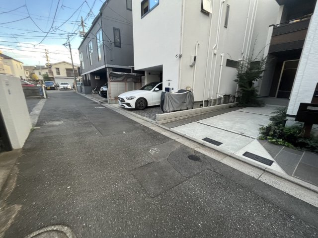 板橋区稲荷台　戸建の駐車場