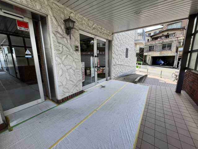 秀和第2東十条レジデンスの駐車場