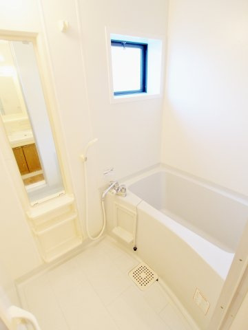 ファミーユ浦田壱番館の浴室