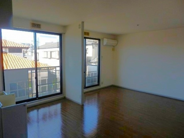 こちらの居間で趣味の時間をお楽しみください