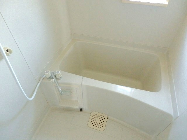 日々の疲れを癒すお風呂付です