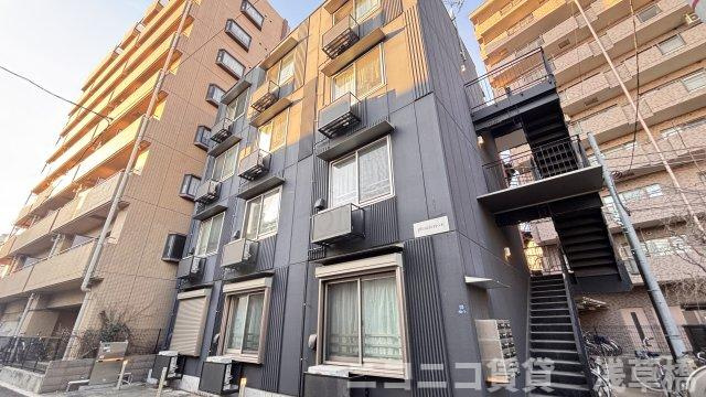 plumas四つ木の外観