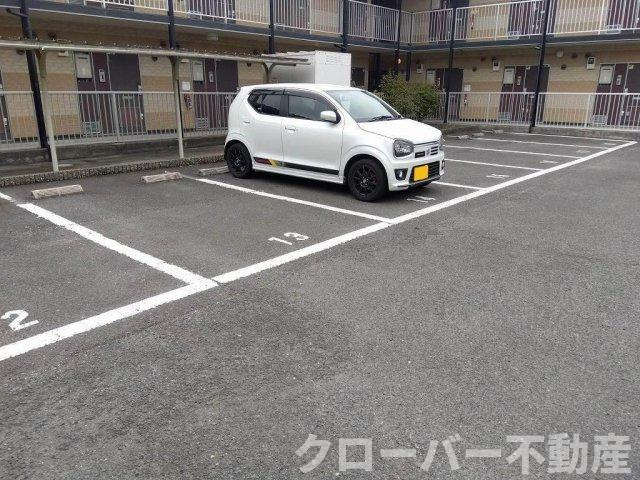 レオパレスＳｕｃｃｅｓｓの駐車場