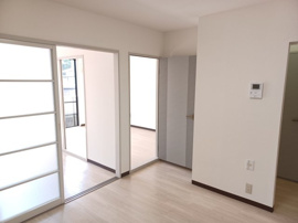 明るい色調の室内です