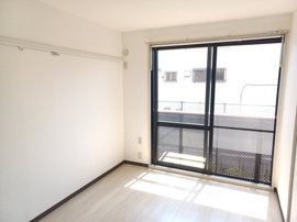 ゆったりした洋室です