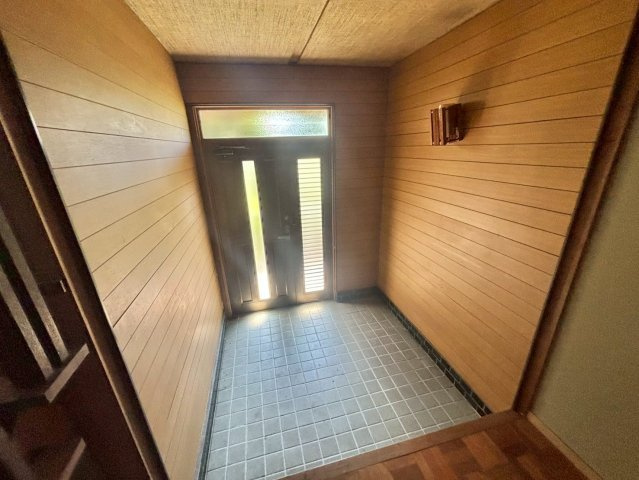 中地戸建の玄関