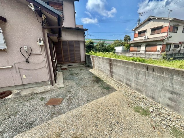 中地戸建の駐車場