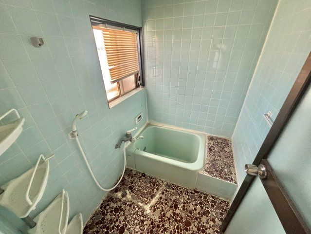 中地戸建の浴室