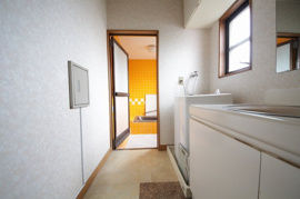 脱衣場もしっかり確保されています。
