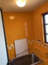 浴槽付きのお風呂。脚をゆったりと伸ばして入ることのできる浴槽も一人暮らしでは味わえない贅沢な暮らし。