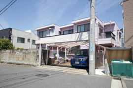 建物は２階建ての屋上付きです。
