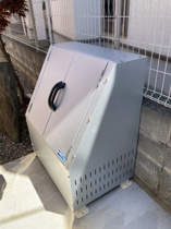 敷地内にストックゴミ置き場があるのは便利ですね。
