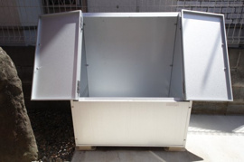 敷地内にストックゴミ置き場があるのは便利ですね。
