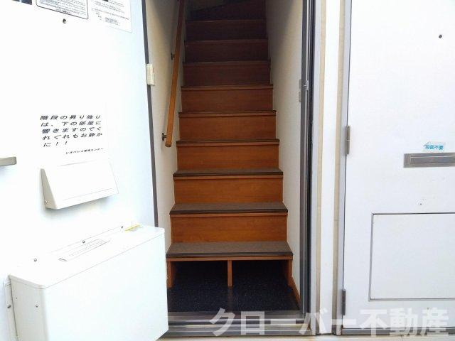 レオパレスカサベージュの玄関