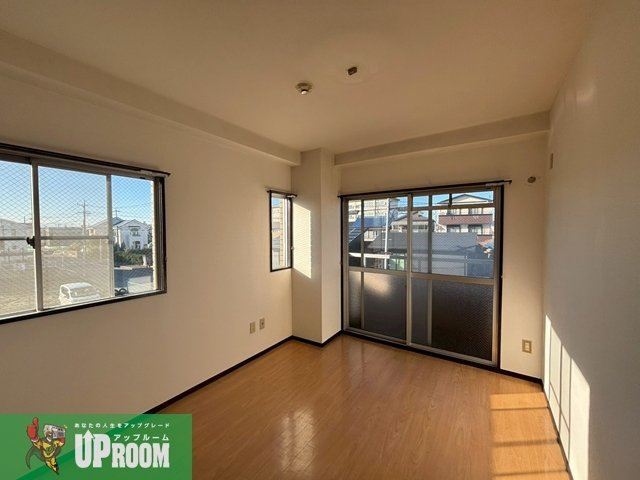 シャトー平山の洋室