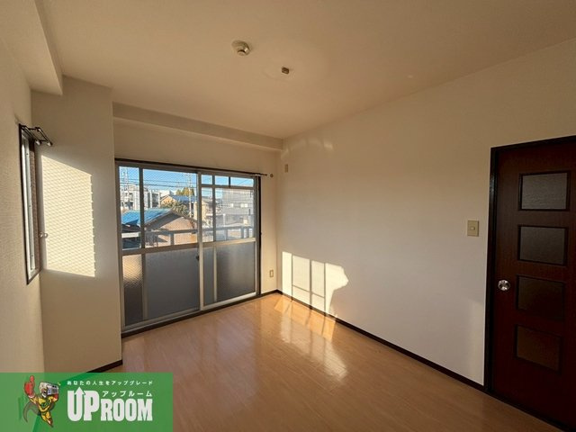 シャトー平山の洋室