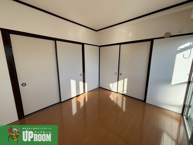 シャトー平山の洋室