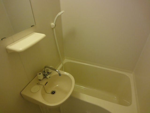 日々の疲れを癒すお風呂付です