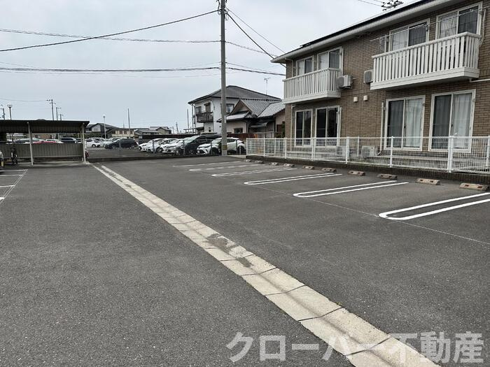 アスクール B棟の駐車場|ライン引き直し済み