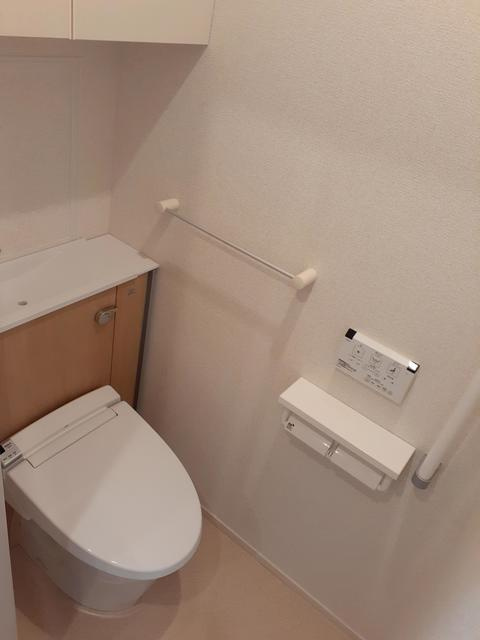 アーク磯子のトイレ|嬉しい温水洗浄便座付き個室トイレ♪