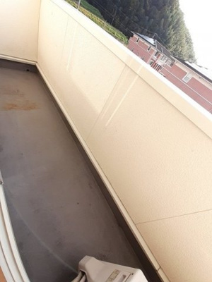 【バルコニー】 | カーサ・エレガンテＡ | 暖かな日差しのふりそそぐバルコニー