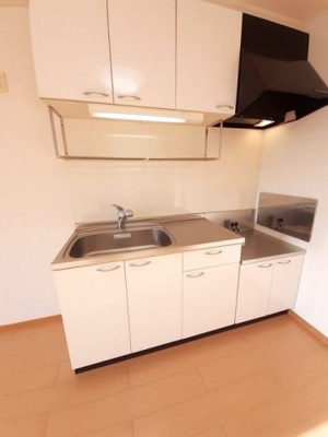 【キッチン】 | カーサ・エレガンテＡ | コンパクトなキッチンで掃除もラクラク