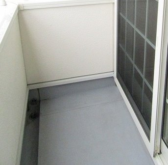 【バルコニー】 | サンセールＤ | 外からの目が気にならないバルコニーで洗濯物が干せます