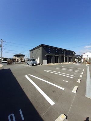 【駐車場】 | ワース | 駐車場があるので、車を買う予定の方も安心です