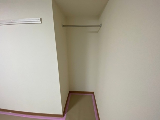 ラ・プラージュⅡの収納|ハンガーラック付きで楽々収納♪