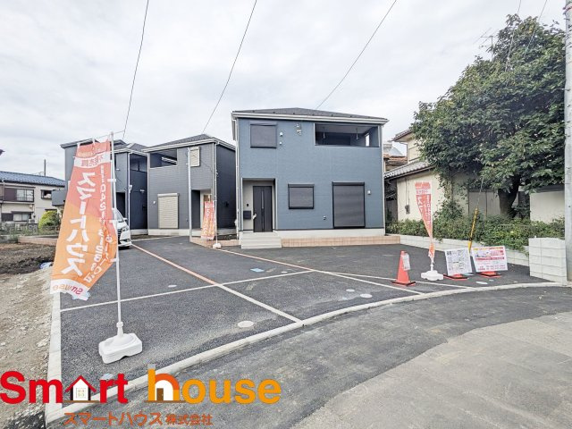 【前面道路含む現地写真】 | 相模原市中央区上溝第138　新築全3棟 | オシャレな外観は、人の目を引くだけではなく自慢したくなりますね！植木を置いたりアレンジは、自由です。自分の好みに仕上げましょう♪