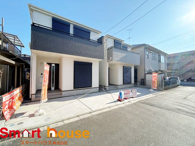 【前面道路含む現地写真】 | 相模原市南区相模台　新築2棟 | オシャレな外観は、人の目を引くだけではなく自慢したくなりますね！植木を置いたりアレンジは、自由です。自分の好みに仕上げましょう♪