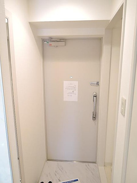 グランディール浅草の玄関