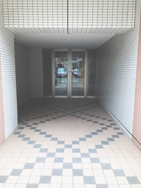 グランディール浅草のエントランス