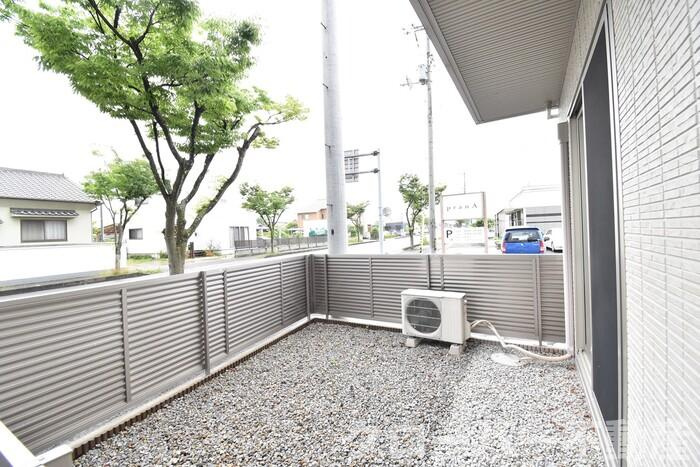 トゥリトール B棟のバルコニー|専用庭