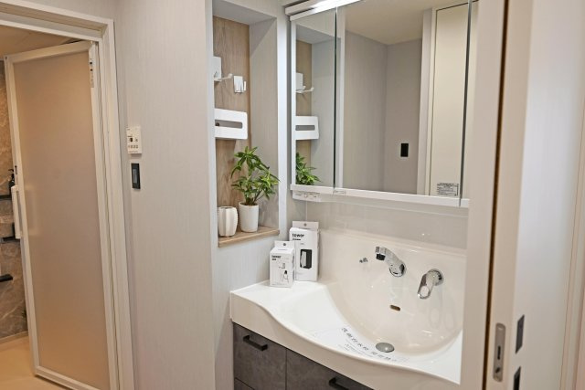 アービング吹田の独立洗面台|シャワー付洗面化粧台新調済