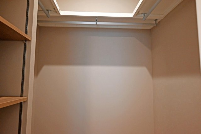 アービング吹田の洋室|-6.0帖-
大容量のウォークインクローゼット付。